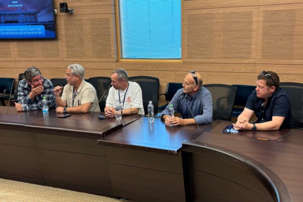 נציגי ועד SAP וההסתדרות בדיון בוועדת העבודה והרווחה של הכנסת (צילום: ועד עובדי SAP)