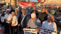 תושבים בטייבה מפגינים נגד הפקעת קרקעות (צילום: שאכר בלעום)