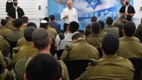 ראש הממשלה בנימין נתניהו בחטיבת החשמונאים (צילום: חיים צחלע"מ)