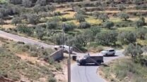 רכב צבאי חוסם את כביש הגישה לג'ילג'ליה בזמן באירוע (צילום: פעילי בקעת הירדן)