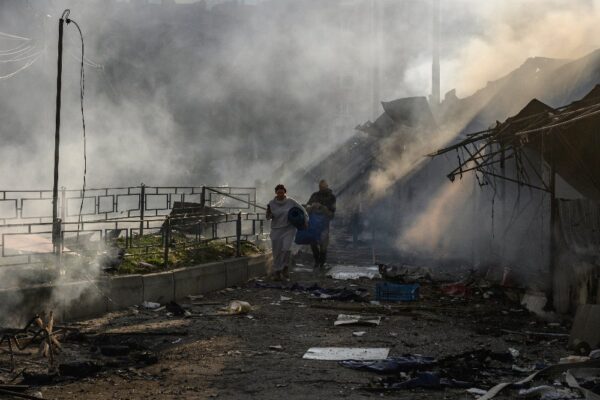 הרס לאחר מתקפת הטילים בקייב (צילום: Maxym Marusenko via Reuters Connect)