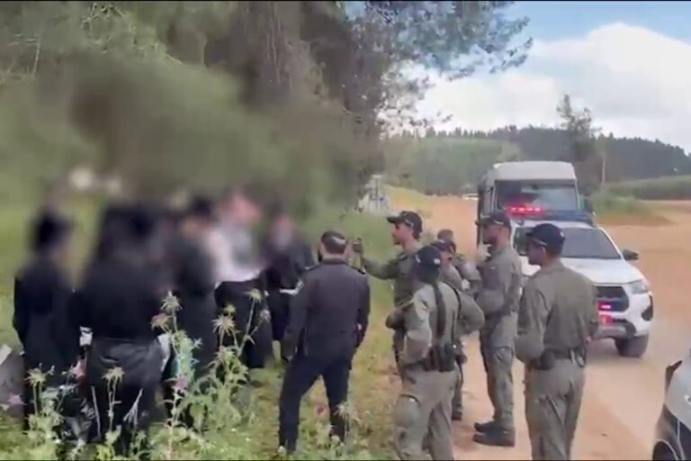 כוחות מג"ב חוסמים עשרות בני אדם שניסו להגיע להילולה במירון (צילום: דוברות המשטרה)