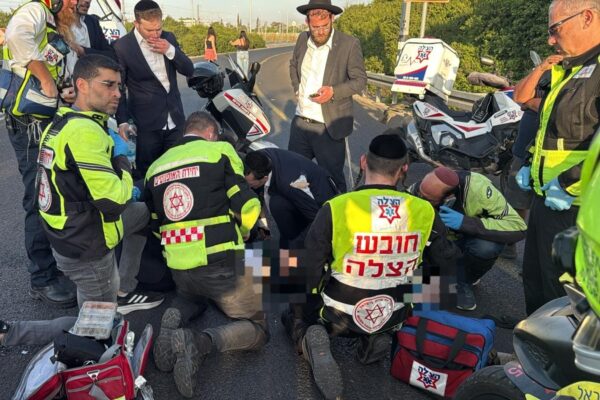 הפגנות החרדים: מפגין בן 93 נדרס במחלף גהה; כבישים מרכזיים ורכבות נחסמו