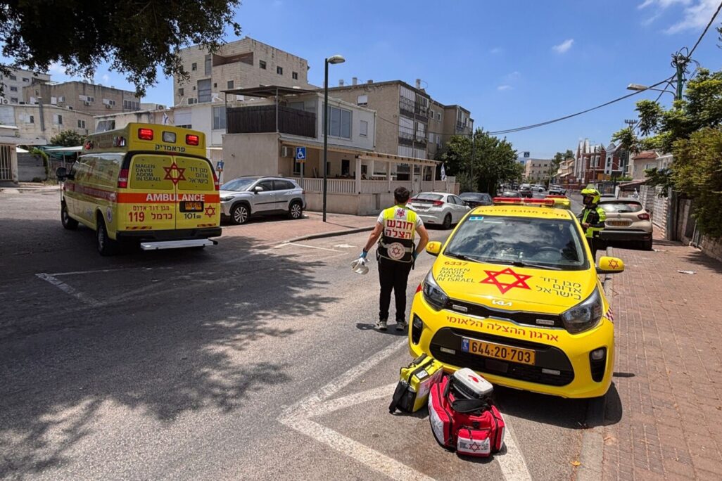 זירת תאונת העבודה בקריית אתא (צילום: מד"א) זירת תאונת העבודה בקריית אתא (צילום: מד"א)