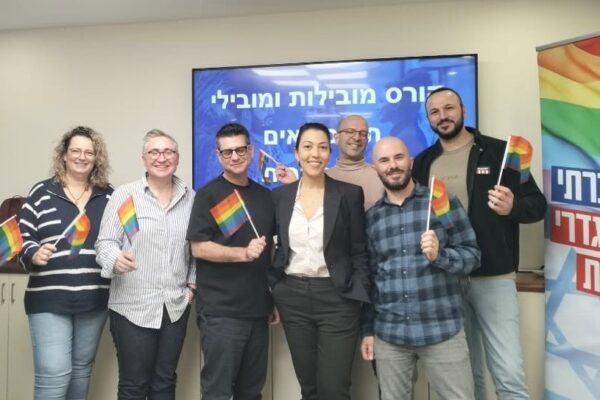 שרי ירושלמי (במרכז) בהכשרת מובילי תאים גאים במקומות עבודה מאוגדים של ההסתדרות, דצמבר 2024 (צילום: אלבום פרטי)