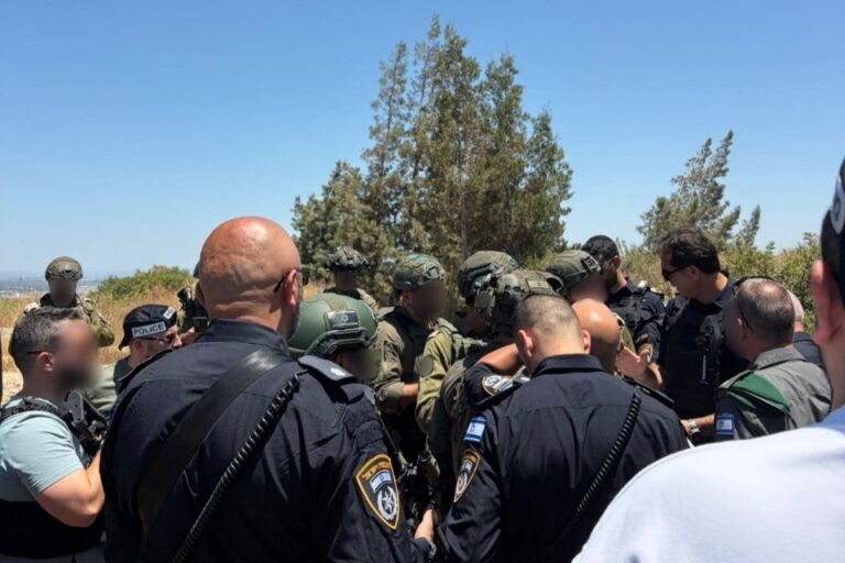 כוחות משטרה וצה"ל בזירת הפיגוע (צילום: דובר צה"ל)