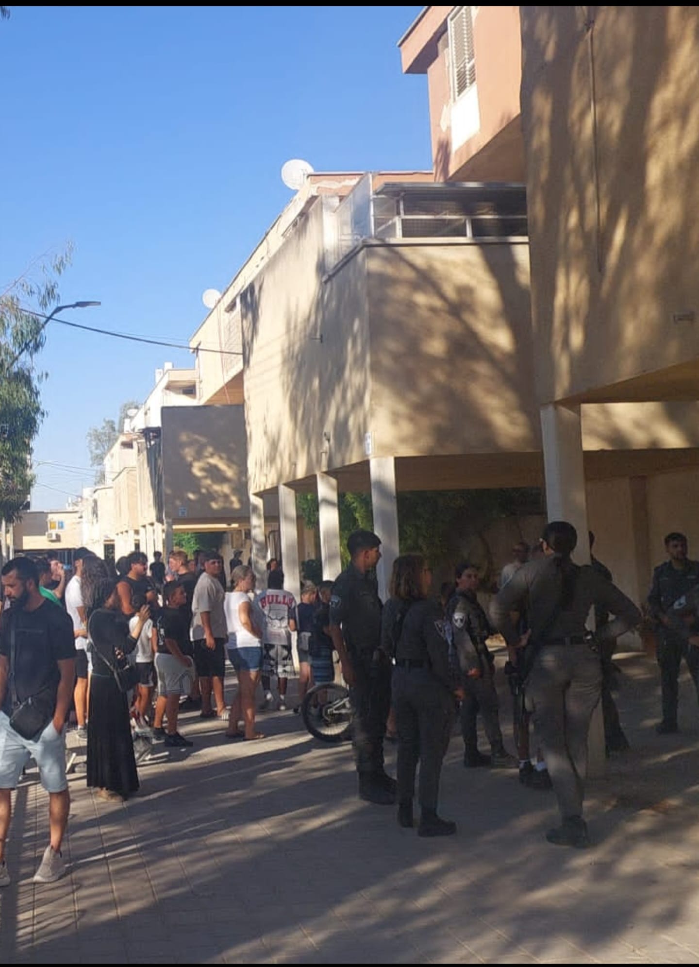 כחות המשטרה שהוזעקו בעקבות קטטה בעקבות מחאת החרדים בערד (צילום: דוברות המשטרה)