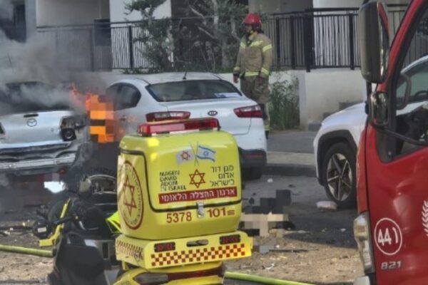 זירת פיצוץ רכב ביפו (צילום: תיעוד מבצעי מד"א)