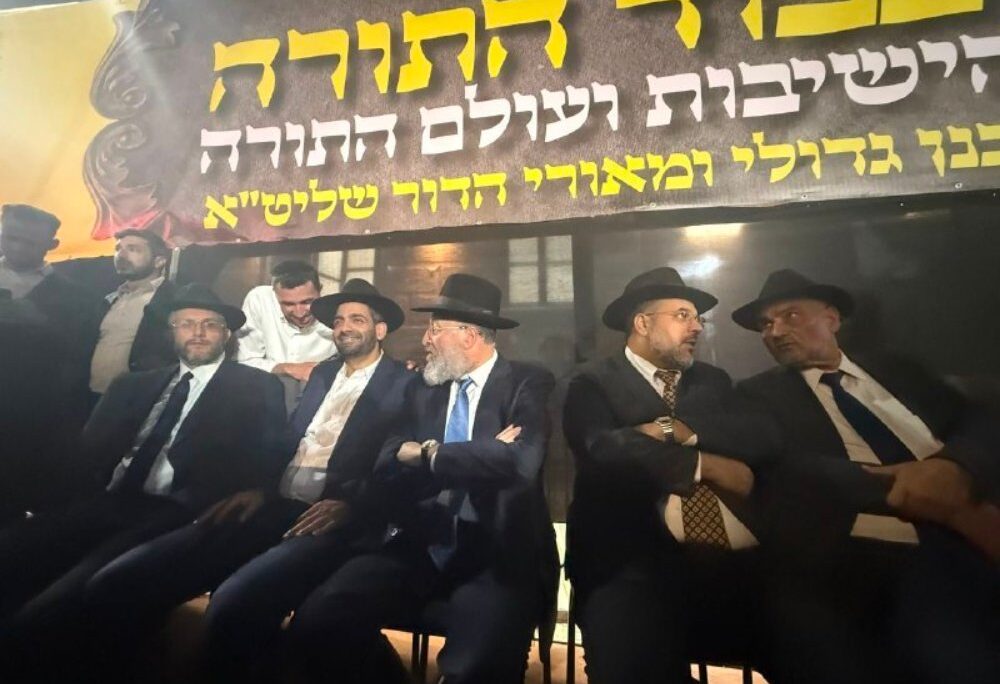 חברי הכנסת של ש"ס בעצרת נגד גיוס בבני ברק (צילום: לפי סעיף 27א לחוק זכויות יוצרים)
