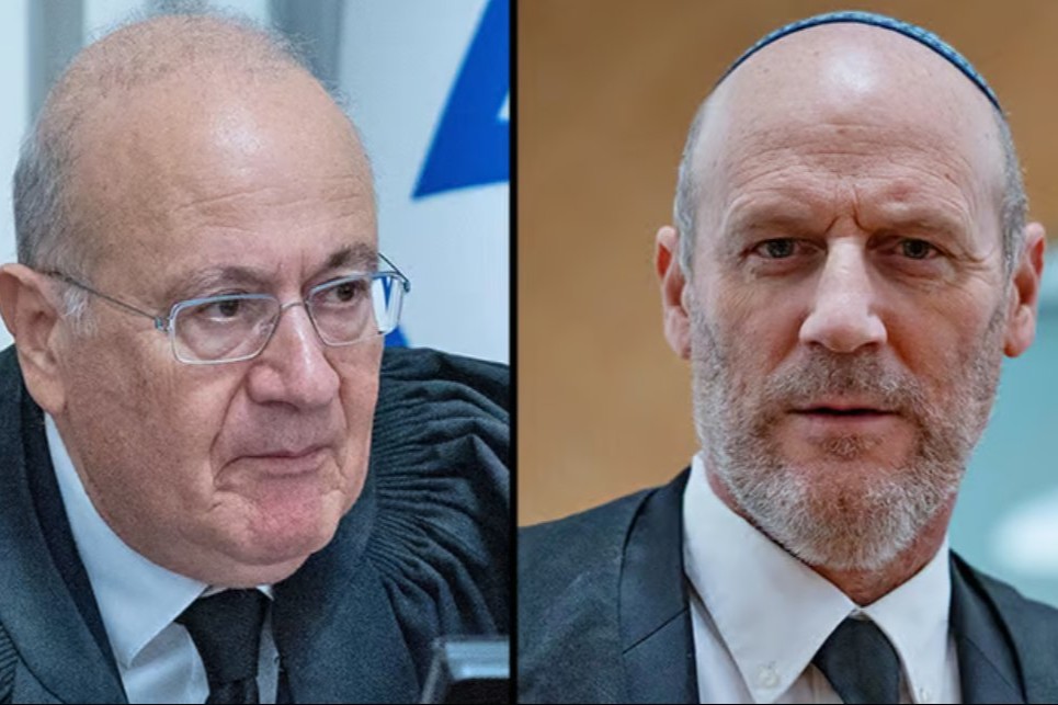 עו"ד מיכאל ראבילו (מימין) והשופט בדימוס יוסף אלרון (צילום: יונתן זינדל/פלאש90)