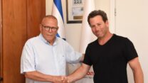 מימין: יו"ר איגוד הפסיכולוגים, ד"ר יובל הירש ויו"ר ההסתדרות ארנון בר דוד (צילום: יסמין גיל, דוברות ההסתדרות)
