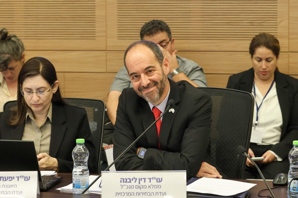 עו"ד דין ליבנה, מ"מ מנכ"ל ועדת הבחירות המרכזית, ויועמ"שית הוועדה עו"ד יפעת סימינובסקי (צילום: דני שם טוב, דוברות הכנסת)