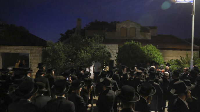 המהומות מול ביתו של שופט העליון סולברג (צילום: חיים גולדברג/פלאש90)