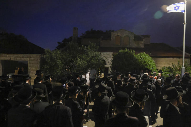 המהומות מול ביתו של שופט העליון סולברג (צילום: חיים גולדברג/פלאש90)