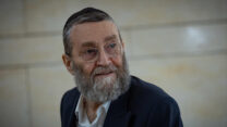ח"כ משה גפני. תמוה שהח"כים החרדים נאבקים על החוק הזה, ולא על הגדלת תקציב המעונות (צילום: יונתן זינדל/פלאש90)