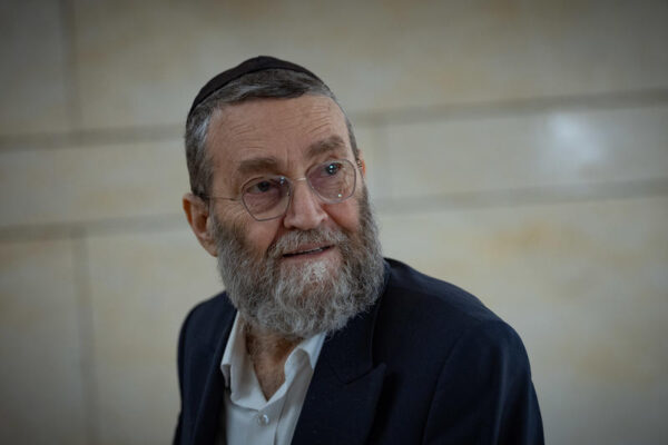 ח"כ משה גפני. תמוה שהח"כים החרדים נאבקים על החוק הזה, ולא על הגדלת תקציב המעונות (צילום: יונתן זינדל/פלאש90)