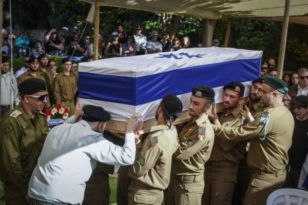 הלוויה של ליאב כבביה (צילום: פלאש 90)לוויה
חרבות ברזל
מלחמה
הלוויה
ליאב כבביה