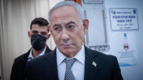 ראש הממשלה בנימין נתניהו אחרי חקירתו בבית המשפט המחוזי בירושלים, 29 ביוני 2026 (צילום: יונתן זינדל/פלאש90)