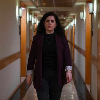 נעמה לזימי במסדרונות הכנסת. "ב-4 שנים של ממשלה אתה יכול לעשות מהפכה" (צילום: אור גואטה)