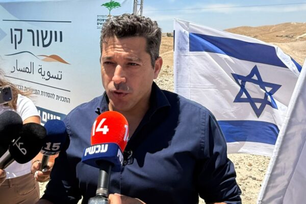 השר עמיחי שיקלי בסיור לעיתונאים (צילום: הרשות לפיתוח והתיישבות הבדואים בנגב)
