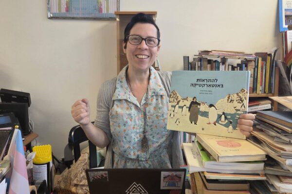 בירה רוזנר בחנות הספרים "אנטארקטיקה" (צילום: טל כרמון)