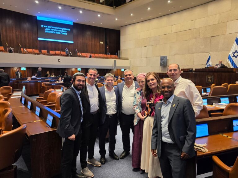 חברי הציונות הדתית בכנסת לאחר אישור הטבת המס ליהודה ושומרון (צילום: הציונות הדתית)