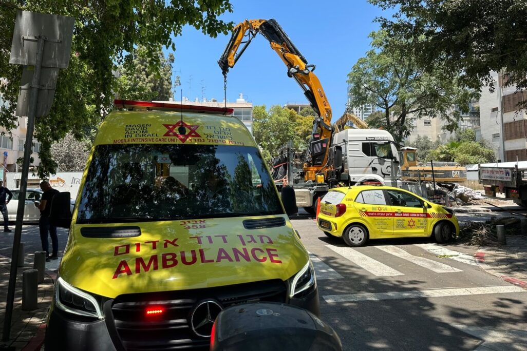 זירת תאונת העבודה בתל אביב (צילום: תיעוד מבצעי מד"א)