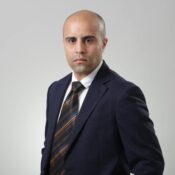 المحامي مطلق بدران (تصوير : ستوديو توماس)