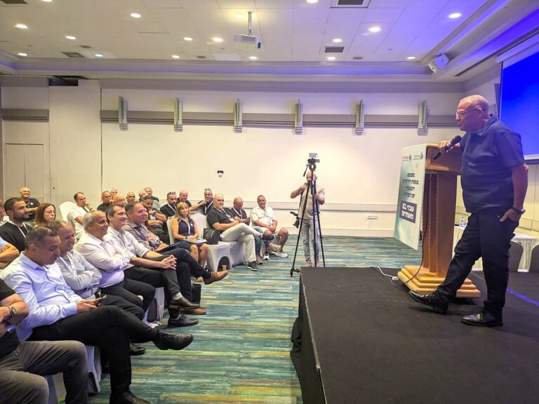 יו"ר ההסתדרות ארנון בר-דוד בכנס ועדי קבוצת ICL שנערך בים המלח (צילום: ניצן צבי כהן)