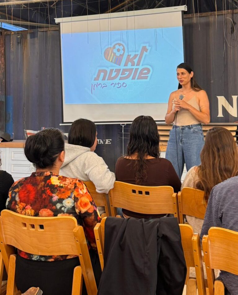 הרצאה של שופטת הכדורגל הטרנסית ספיר ברמן. לביא: "זה קורה במועצה של 32 יישובים, בהם יישובים שמרניים. אני בהזיה מהדבר הזה" (צילום: מועצה אזורית אשכול)