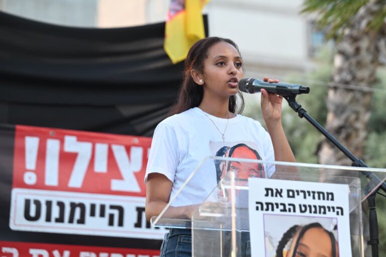 ירוסלם קסאו קוראת לשובה של אחותה הקטנה היימנוט (צילום: פאולינה פטימר)