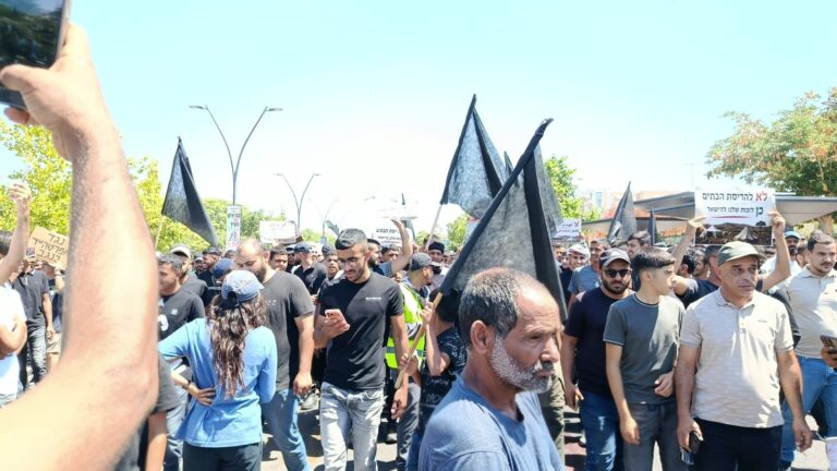 הפגנה של בדואים בבאר שבע במחאה על הריסת בתיהם (צילום: יניב שרון)