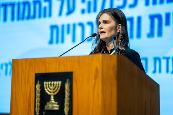 ח"כ מיכל וולדיגר נואמת בכנס שיזמה בכנסת. "כל מה שאני אומרת חוויתי, בן משפחה קרוב שלי היה דר רחוב" (צילום: יצחק שוקרון)