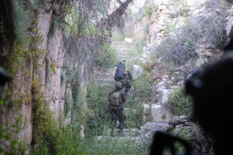 כוחות סיירת גולני בבופור (צילום: דובר צה"ל)
