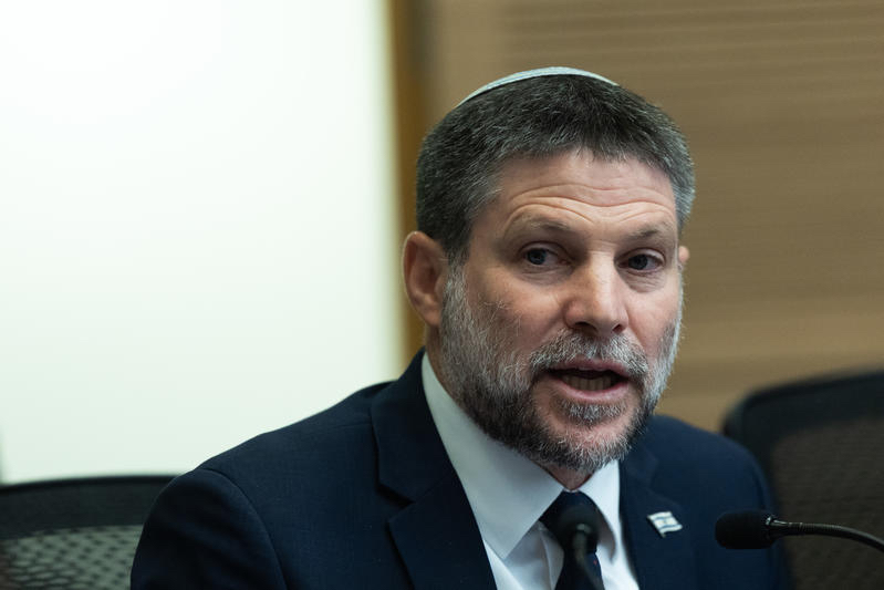 שר האוצר בצלאל סמוטריץ' משתתף בישיבת ועדת הכספים בכנסת בירושלים ב-26 במאי 2026. צילום: יונתן סינדל/Flash90