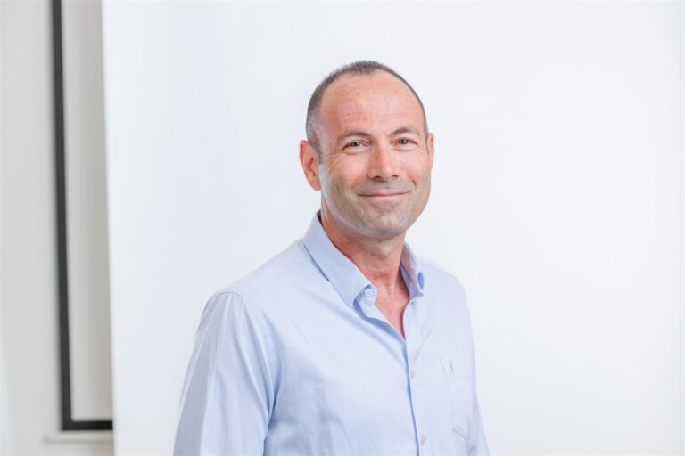איציק שחר. "הבנתי שהמקום שלי הוא בשיקום קהילה באמצעות הכלי שיש לי, חינוך" (צילום: אלבום פרטי)