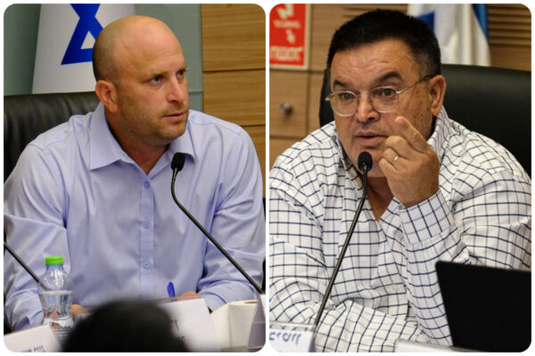 ח"כ מיכאל ביטון (מימין) ויו"ר ועדת הפנים ח"כ יצחק קרויזר. "יו"ר הוועדה צריך לקבוע שהחוק עובר תוך שבוע" (צילום: דוד טברסקי)
