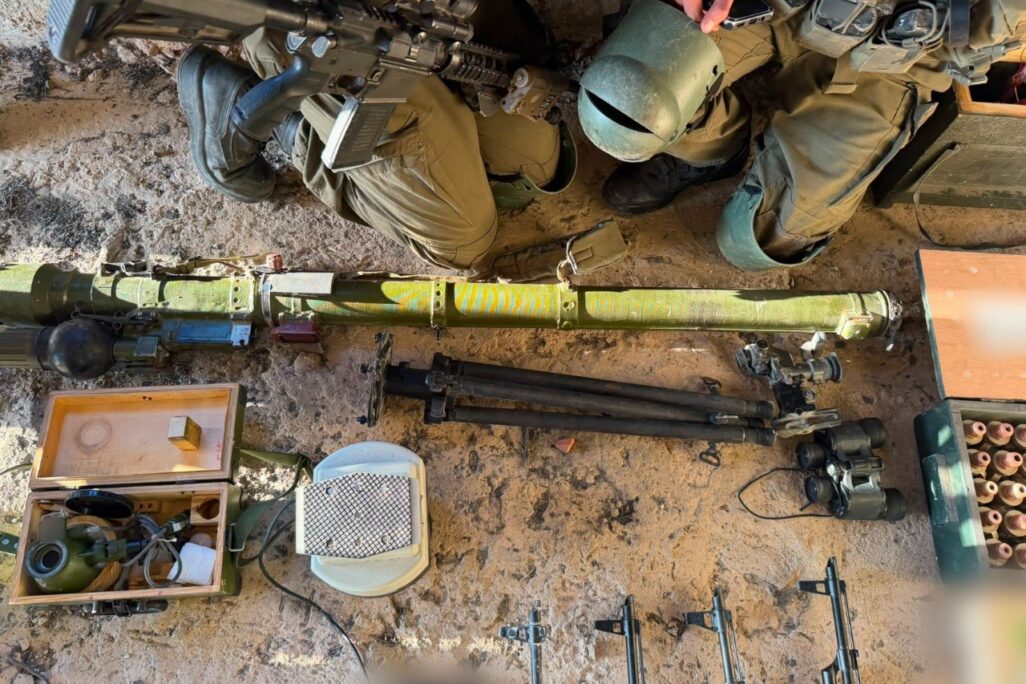 אמצעי לחימה של חיזבאללה שצה"ל איתר בלבנון, מצפון לליטני (צילום: דובר צה"ל)