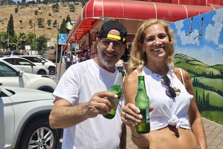 ליאת גרינר ושחר דביר. "מתכננת לחזור עם בשרים, יינות וכל מה שייכנס" (צילום: מאיה רונן)