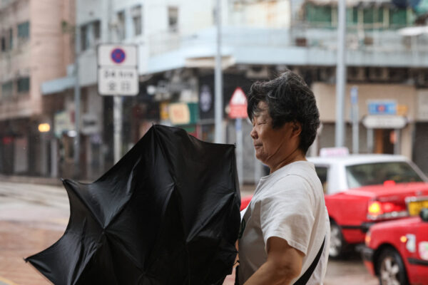 טייפון 'נאול' בהונג קונג (צילום: REUTERS/Tyrone Siu)