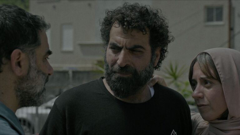 מתוך "אמל". תלחמי (מימין): "פתאום מצאתי את עצמי בין הטייקים, לא הפסקתי לבכות, הייתי צריכה לאסוף את עצמי" (צילום: עמית יסעור)