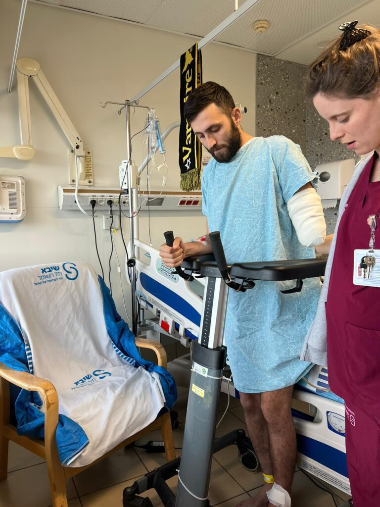 בראל בשיקום. "כל פעם מגלים זיהום חדש ברגל, ואתה חוזר כמה חודשים אחורה" (צילום: אלבום פרטי)