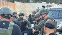 שב"כ ומשטרה בכפר מוחמאס שבחטיבת בנימין לאחר דיווח על אירוע חטיפה (צילום: דובר צה"ל)