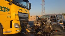 זירת התאונה בערבה בה נהרג גבר בן כ-25 בהתנגשות עם משאית (צילום: כבאות והצלה לישראל)