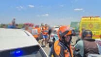 זירת התאונה בכביש 6, סמוך למחלף קריית גת (צילום: איחוד הצלה)