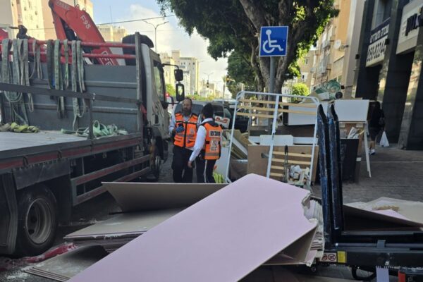 זירת תאונת עבודה קטלנית בנתניה (צילום: איחוד הצלה)