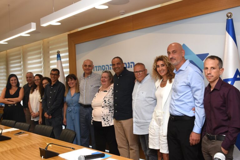 חתימת ההסכם בשלטון המקומי (צילום: יסמין גיל, דוברות ההסתדרות)