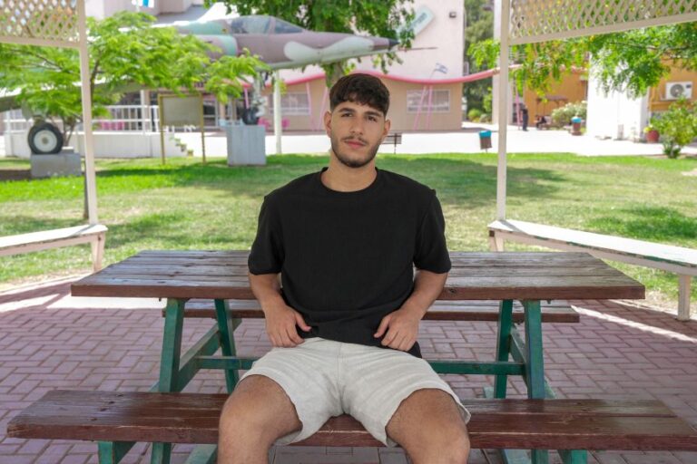 תומר דניאל. "אתה רואה מורה שצריך לדאוג שהילדים שלו ייכנסו לזום, שלכל אחד זום משלו, והוא במקביל תקוע איתך" (צילום: כדיה לוי)