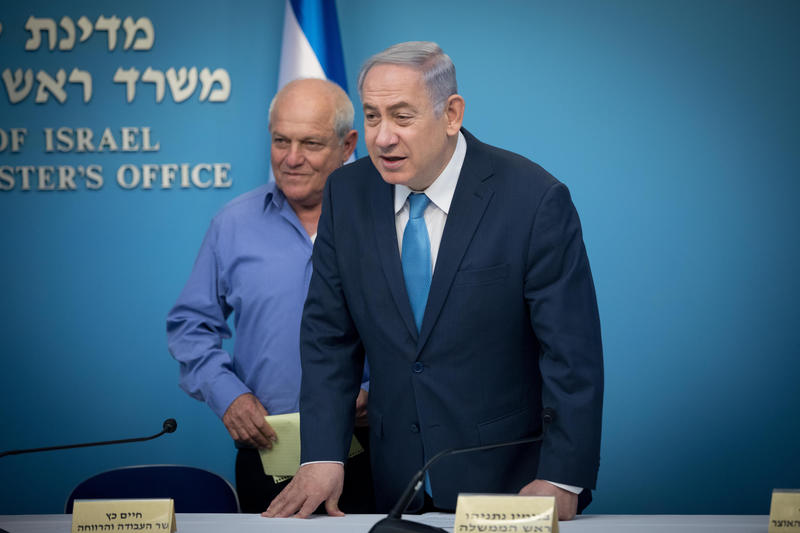 ראש הממשלה בנימין נתניהו והשר חיים כץ (צילום ארכיון: יונתן זינדל/פלאש90) ראש הממשלה בנימין נתניהו והשר חיים כץ (צילום ארכיון: יונתן זינדל/פלאש90)