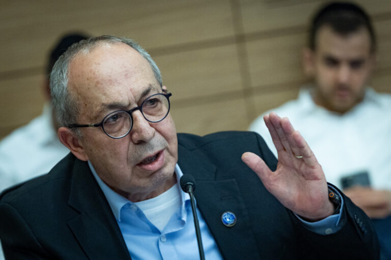 מנכ"ל משרד החינוך מאיר שמעוני. תשלומי ההורים המאושרים בפועל על ידי ועדת החינוך כוללים תשלומי רשות בסיסיים (צילום: יונתן זינדל/ פלאש 90)